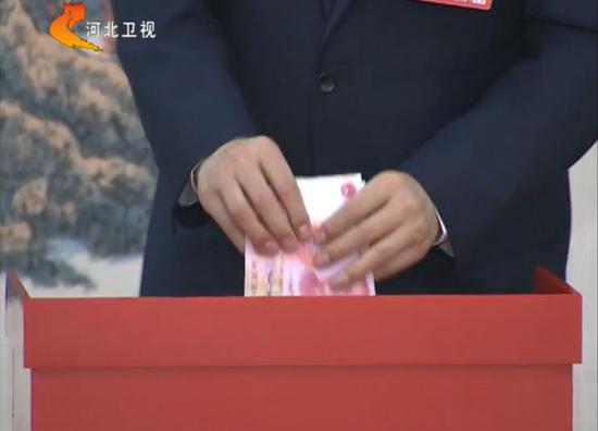 今年捐款活動(dòng)現(xiàn)場(chǎng)視頻截圖(河北新聞聯(lián)播)