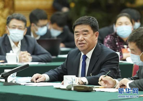 5月22日，全國人大代表薛志國參加內(nèi)蒙古代表團的審議并發(fā)言。新華社記者 黃敬文 攝